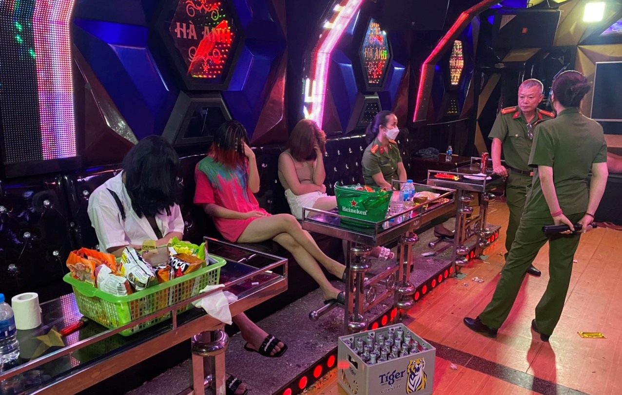 Khởi tố bị can 4 đối tượng tổ chức sử dụng trái phép chất ma túy tại quán karaoke Hà Anh 5 sao (quận Hồng Bàng)